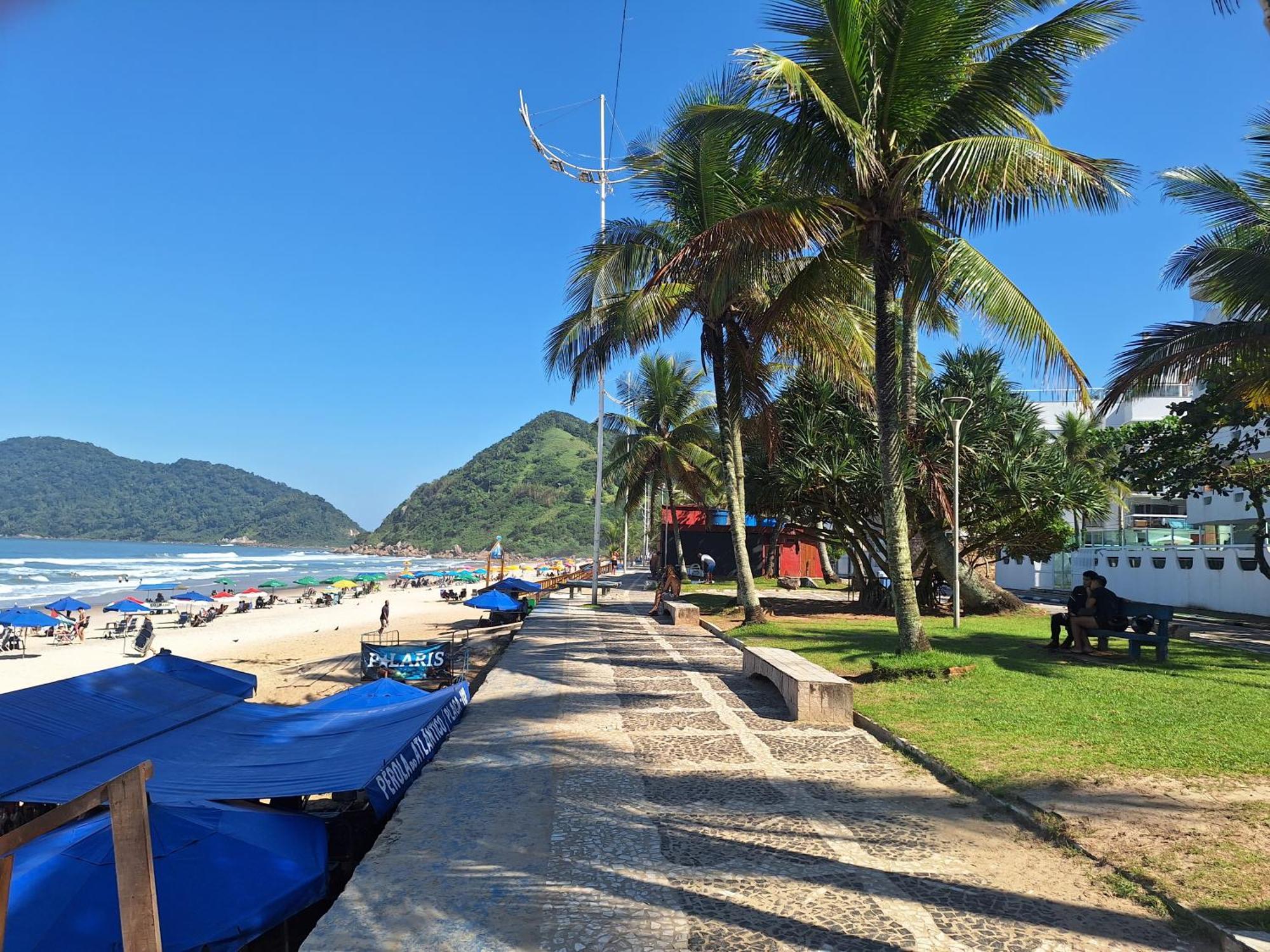 Duplex Pe Na Areia, Do Tombo - Guaruja/sp.