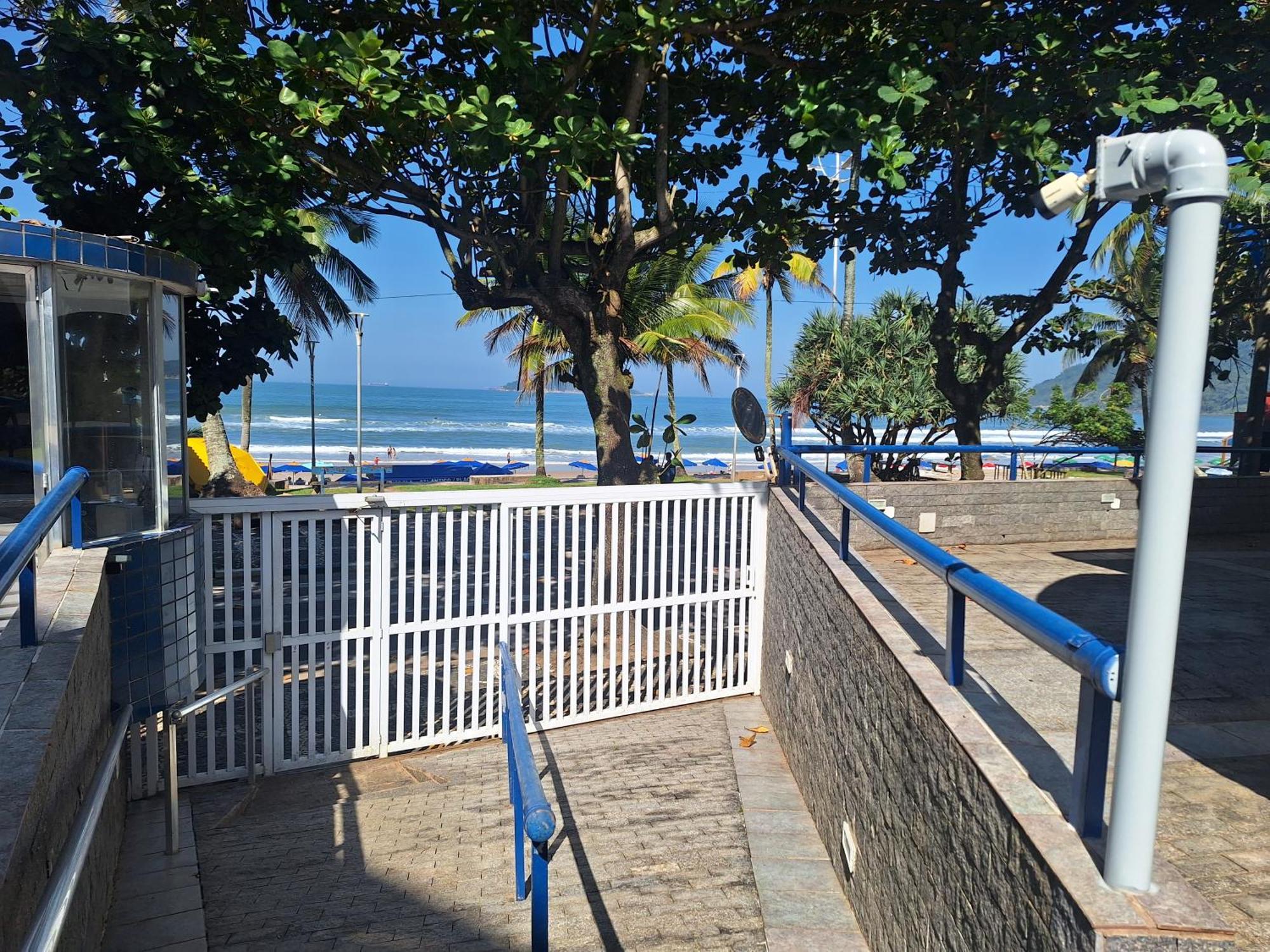 Duplex Pe Na Areia, Do Tombo - Guaruja/sp. Apartamento *